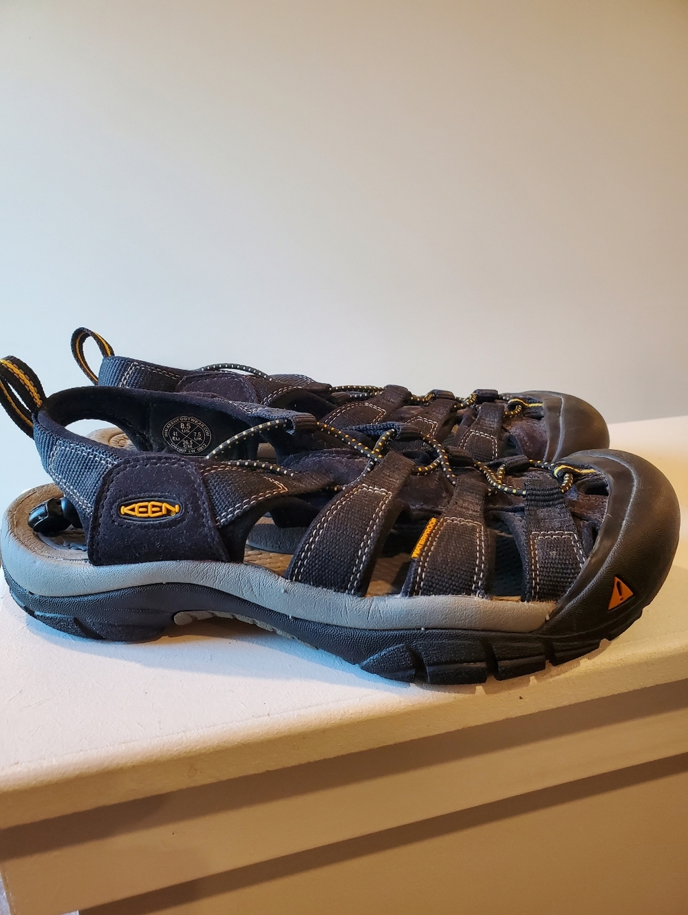 KEEN Newport H2 Waterproof Sandals Men’s 8.5  Black – Hiking Outdoor